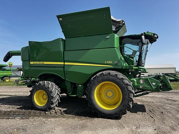 Image of John Deere S780 equipment image 3