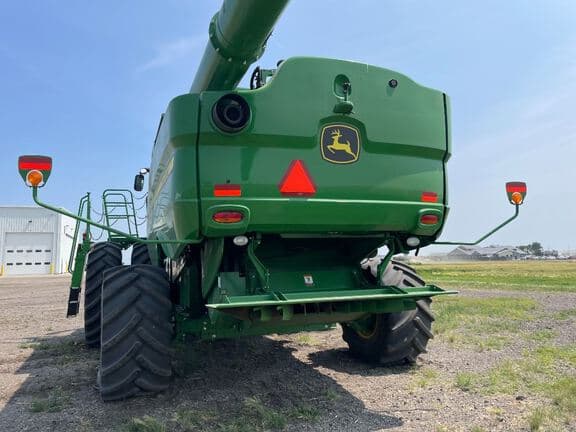 Image of John Deere S780 equipment image 2