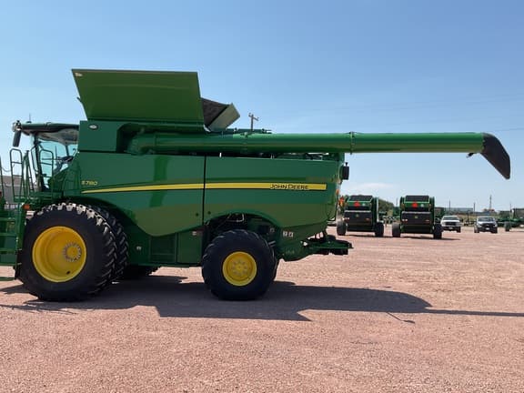 Image of John Deere S780 equipment image 4