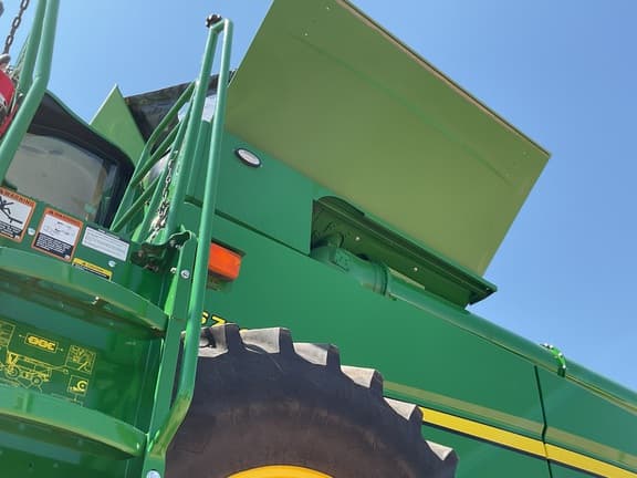 Image of John Deere S780 equipment image 2