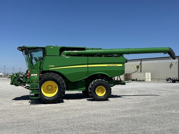 Image of John Deere S780 equipment image 1