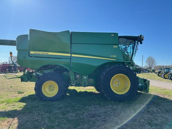 Image of John Deere S780 equipment image 4