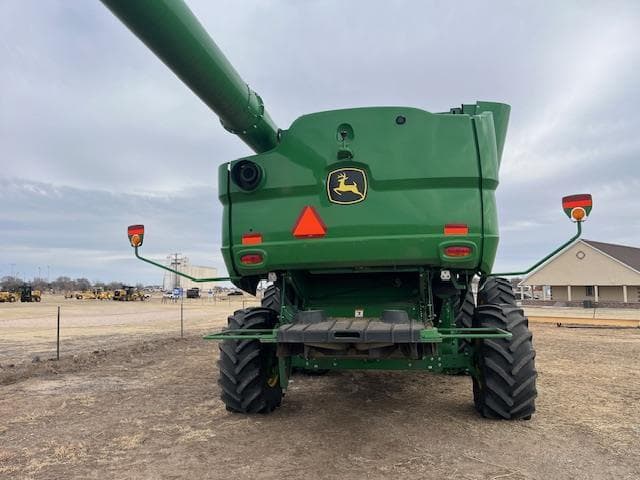 Image of John Deere S780 equipment image 2