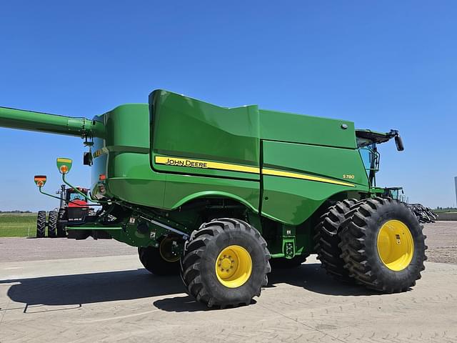 Image of John Deere S780 equipment image 1