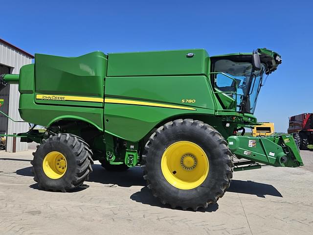 Image of John Deere S780 equipment image 2