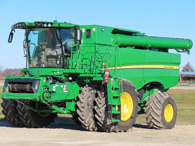 Image of John Deere S780 equipment image 1