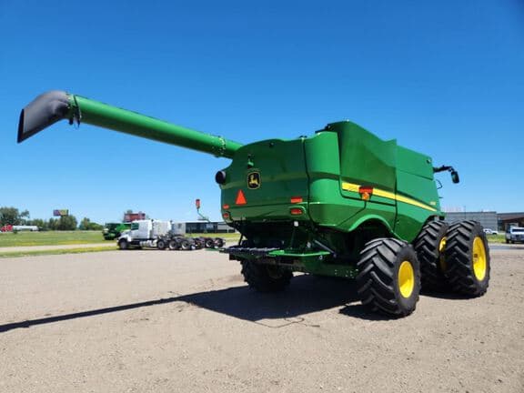 Image of John Deere S780 equipment image 4