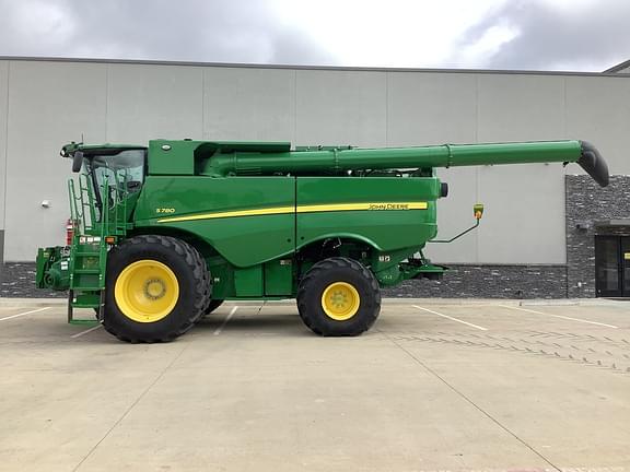 Image of John Deere S780 equipment image 1