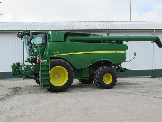 Thumbnail image John Deere S780 1