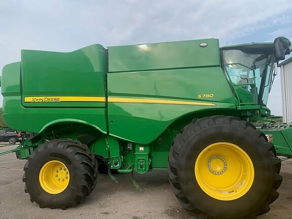 Image of John Deere S780 equipment image 1