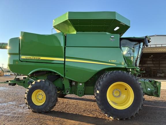Image of John Deere S780 equipment image 2