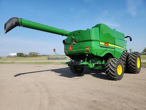 Image of John Deere S780 equipment image 4