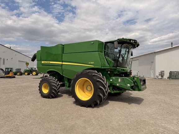 Image of John Deere S780 equipment image 1