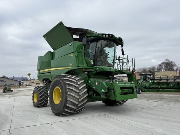 Image of John Deere S780 equipment image 1