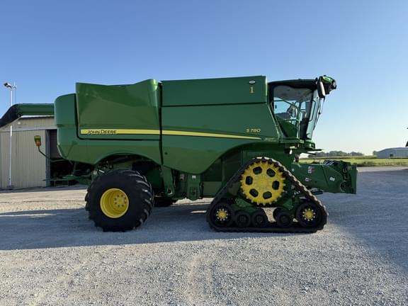 Image of John Deere S780 equipment image 1