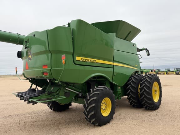 Image of John Deere S780 equipment image 4