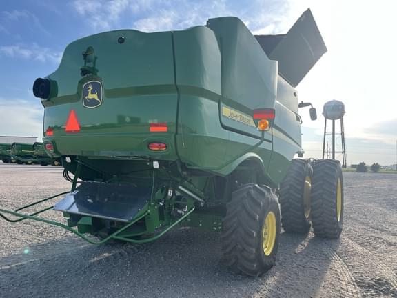 Image of John Deere S780 equipment image 4