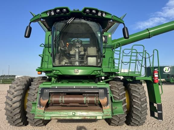 Image of John Deere S780 equipment image 1