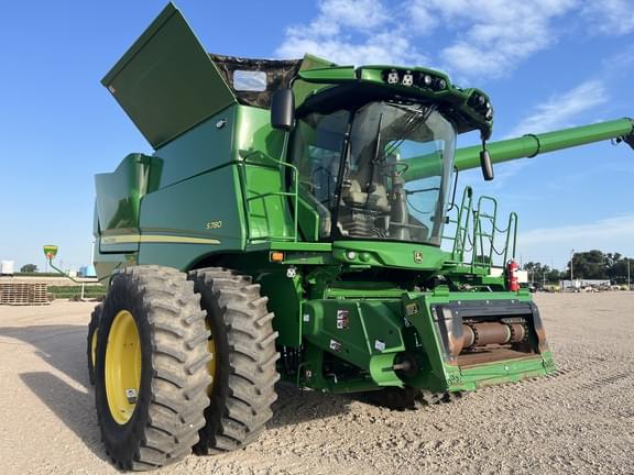 Image of John Deere S780 equipment image 2