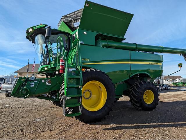 Image of John Deere S780 equipment image 1