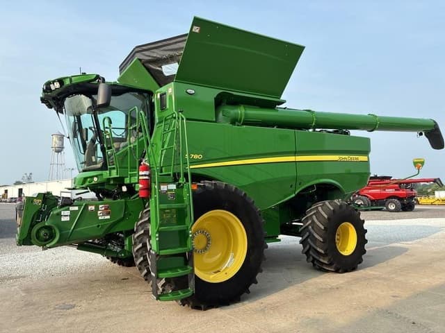 Image of John Deere S780 equipment image 1
