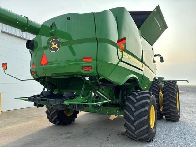 Image of John Deere S780 equipment image 2