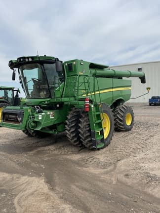 Main image John Deere S780