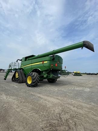 Image of John Deere S780 equipment image 2