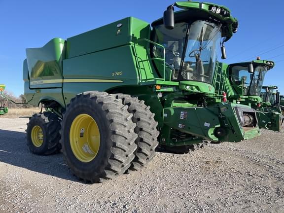 Image of John Deere S780 equipment image 1