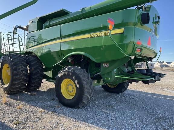 Image of John Deere S780 equipment image 4