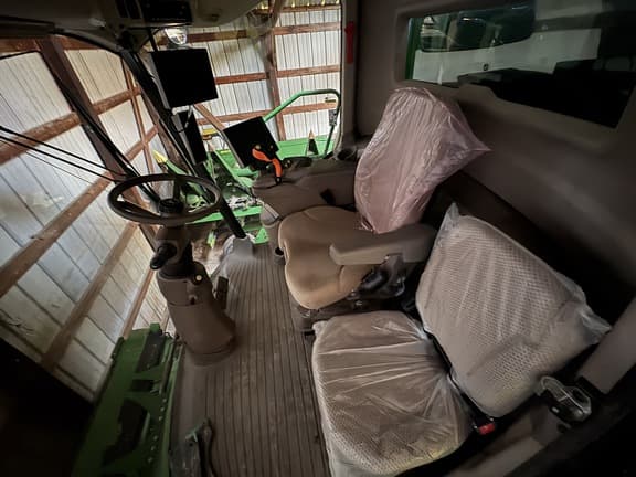 Image of John Deere S780 equipment image 4