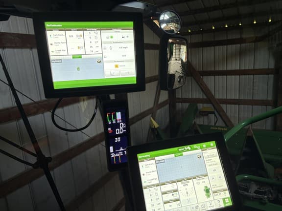 Image of John Deere S780 equipment image 2