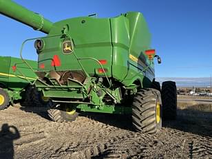 Main image John Deere S780 17