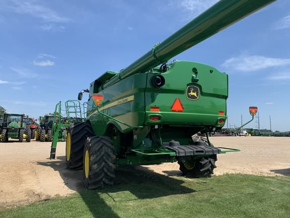 Image of John Deere S780 equipment image 4