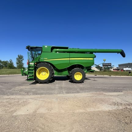 2023 John Deere S780 Equipment Image0
