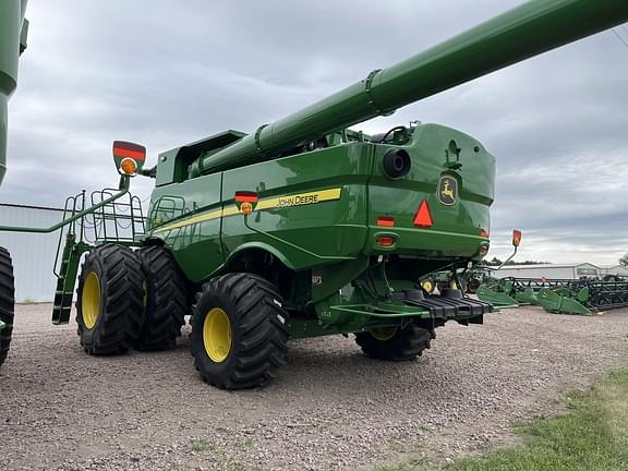 Image of John Deere S780 equipment image 2