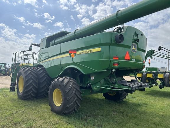 Image of John Deere S780 equipment image 4