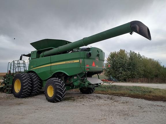 Image of John Deere S780 equipment image 1