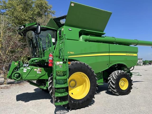 Image of John Deere S780 equipment image 1