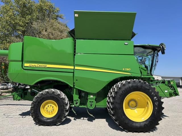 Image of John Deere S780 equipment image 3