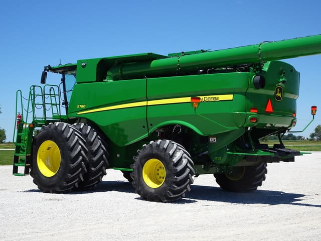 Image of John Deere S780 equipment image 4
