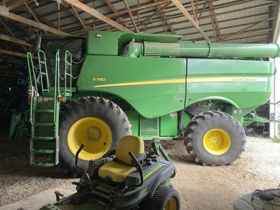 Image of John Deere S780 equipment image 2