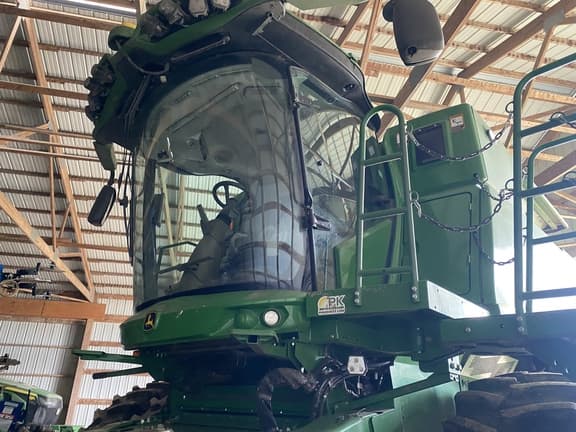 Image of John Deere S780 equipment image 4