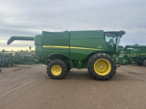 Image of John Deere S780 equipment image 1