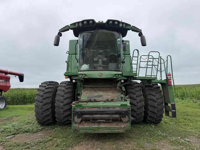 Image of John Deere S780 equipment image 1