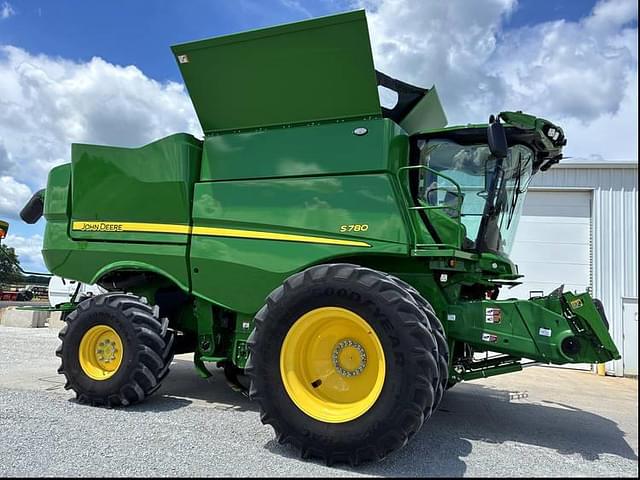 Image of John Deere S780 equipment image 1