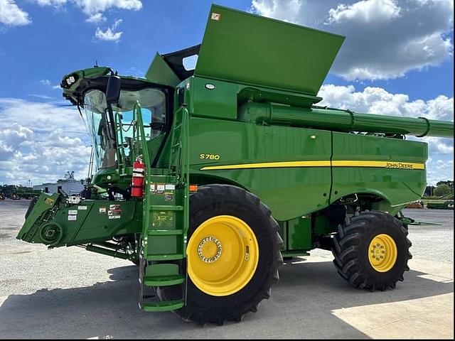 Image of John Deere S780 equipment image 1