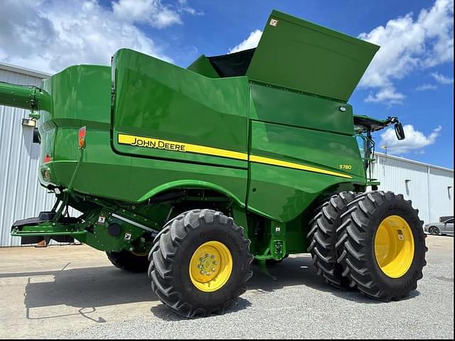 Image of John Deere S780 equipment image 2