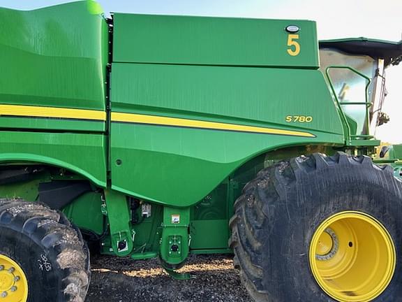 Image of John Deere S780 equipment image 2