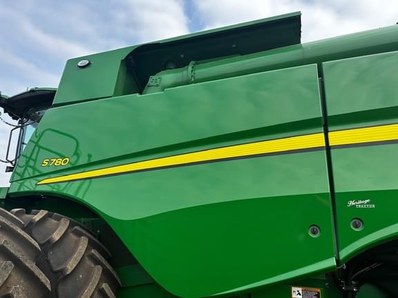 Image of John Deere S780 equipment image 1